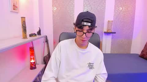 Snapshot of nikolay_gregori chatting on October 17, 5:11 am    online show from October 17, 5:11 am