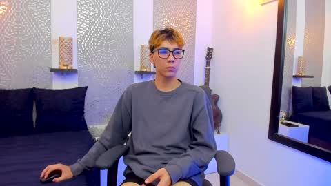 Snapshot of nikolay_gregori chatting on December 4, 4:32 am    online show from December 4, 4:32 am