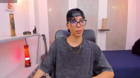 Snapshot of nikolay_gregori chatting on October 1, 5:00 am    online show from October 1, 5:00 am