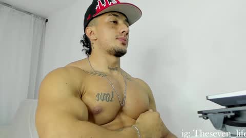 Snapshot of nikolaylisin chatting on December 31, 6:27 am Niko online show from December 31, 6:27 am