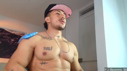 Snapshot of nikolaylisin chatting on October 6, 5:45 am Niko online show from October 6, 5:45 am