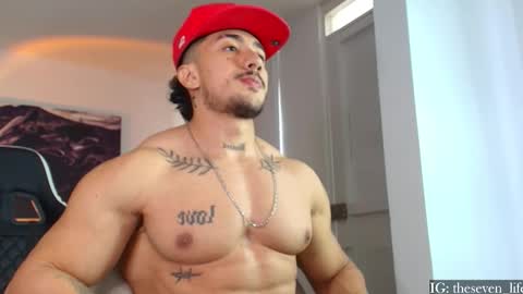 Snapshot of nikolaylisin chatting on October 18, 8:36 pm Niko online show from October 18, 8:36 pm