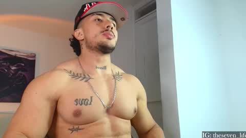 Snapshot of nikolaylisin chatting on October 28, 5:10 am Niko online show from October 28, 5:10 am