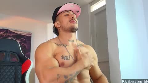 Snapshot of nikolaylisin chatting on October 12, 7:08 pm Niko online show from October 12, 7:08 pm