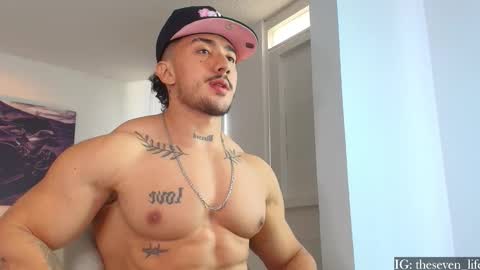 Snapshot of nikolaylisin chatting on October 17, 7:40 pm Niko online show from October 17, 7:40 pm