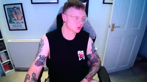 Snapshot of nlrb93 chatting on September 30, 6:33 pm BNate93 online show from September 30, 6:33 pm