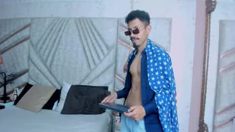 Noah online show from March 10, 8:59 pm