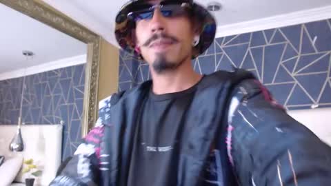 Noah online show from February 24, 7:47 pm