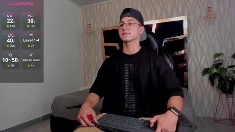 Noah online show from March 10, 5:41 pm