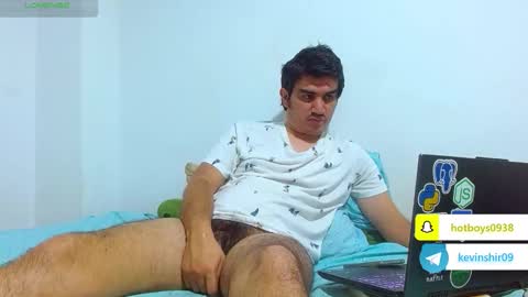 noah_meyer_ online show from November 3, 6:06 am