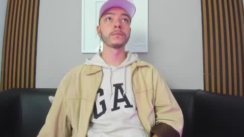 Snapshot of noah_ricci_ chatting on January 27, 12:05 pm    online show from January 27, 12:05 pm
