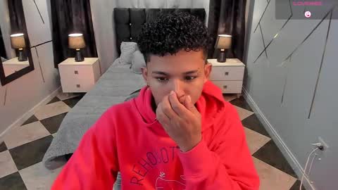 noah_smith04 online show from March 10, 12:38 pm