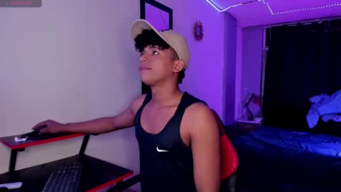 noah_smith04 online show from September 14, 11:07 pm