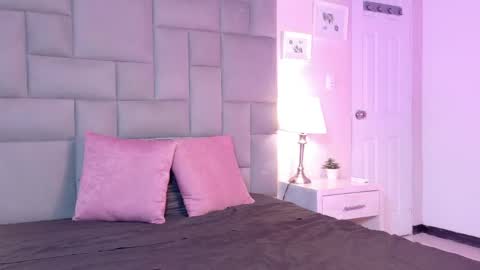 Noah   online show from April 15, 7:58 pm