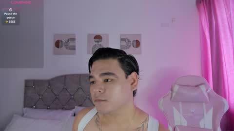 NoahVence online show from February 3, 3:39 pm