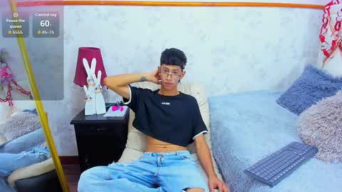 noamillers online show from December 22, 8:06 pm