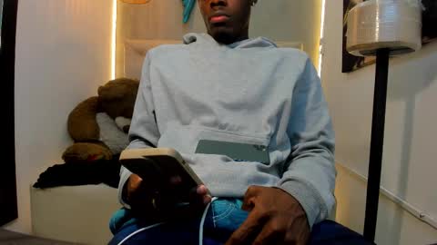 noir_king0 online show from February 5, 6:42 am