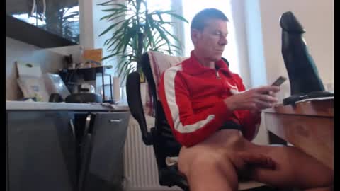 Snapshot of normuc chatting on February 15, 3:28 pm Normuc online show from February 15, 3:28 pm