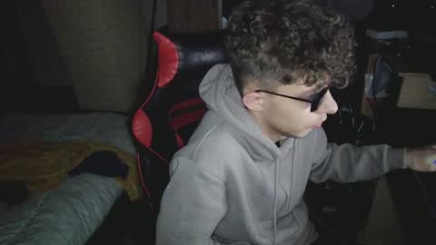 Snapshot of notspace_721128 chatting on December 10, 5:33 pm NotSpace   online show from December 10, 5:33 pm