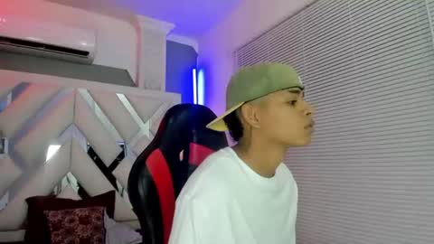 nova_mitchell online show from June 16, 12:29 pm