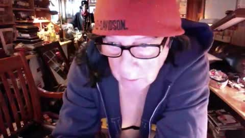 ohiosquirrel1952 online show from March 13, 2:52 am