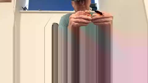 Snapshot of oiljames167 chatting on October 4, 9:25 am oiljames167 online show from October 4, 9:25 am