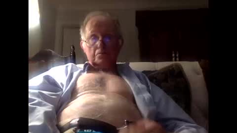 Snapshot of oldasthehills chatting on October 10, 2:49 am oldasthehills online show from October 10, 2:49 am