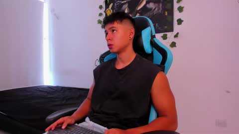 Oliver bray online show from January 25, 4:57 pm