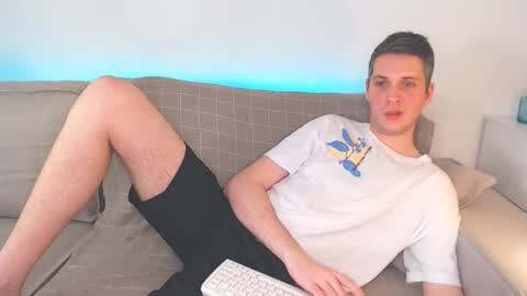 Oliver online show from February 12, 5:16 pm