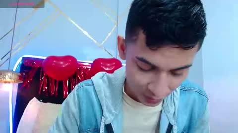 Snapshot of oliver_king_sex chatting on February 15, 5:50 pm Oliver  Smith online show from February 15, 5:50 pm