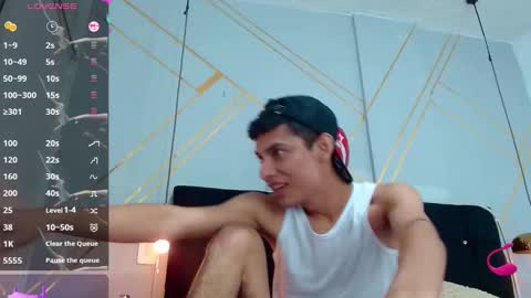 Snapshot of oliver_king_sex chatting on March 5, 5:50 pm Oliver  Smith online show from March 5, 5:50 pm