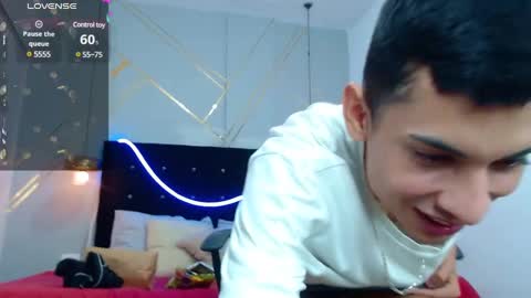 Snapshot of oliver_king_sex chatting on December 20, 5:29 pm Oliver  Smith online show from December 20, 5:29 pm