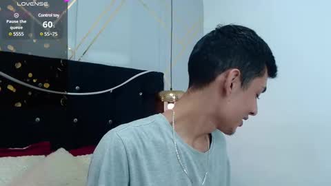 Snapshot of oliver_king_sex chatting on December 29, 5:44 pm Oliver  Smith online show from December 29, 5:44 pm