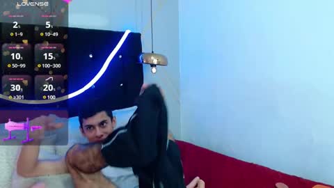 Snapshot of oliver_king_sex chatting on December 6, 5:33 pm Oliver  Smith online show from December 6, 5:33 pm