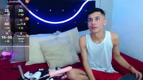 Snapshot of oliver_king_sex chatting on December 9, 7:03 pm Oliver  Smith online show from December 9, 7:03 pm