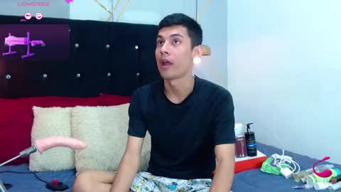 Snapshot of oliver_king_sex chatting on January 31, 4:06 pm Oliver  Smith online show from January 31, 4:06 pm