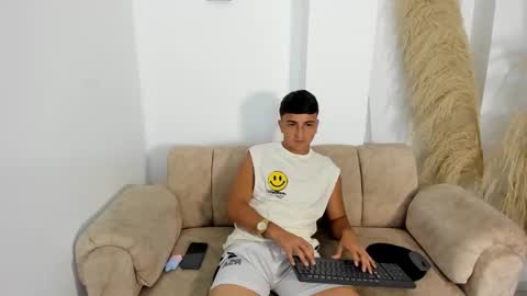 OLIVER online show from February 4, 2:01 pm