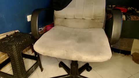 oliver_laid_2023 online show from February 7, 4:30 am