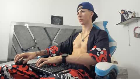 oliverthompson_01 online show from January 16, 4:38 am