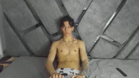 oliverthompson_01 online show from October 7, 7:01 am