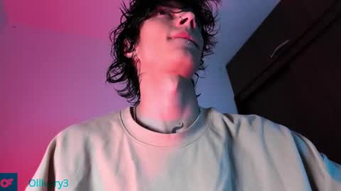 Snapshot of olliver___y chatting on February 25, 2:58 am     online show from February 25, 2:58 am