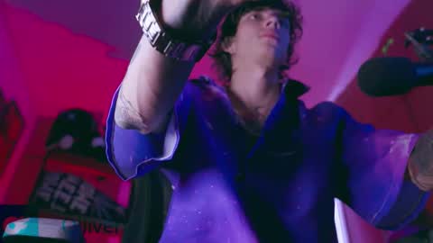     online show from November 8, 4:04 am