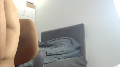 onebestlover online show from November 9, 10:30 am