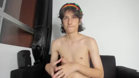 onion_knight420 online show from August 3, 9:04 am