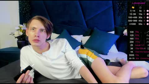 Snapshot of only_eric chatting on February 5, 7:53 pm Erick  online show from February 5, 7:53 pm