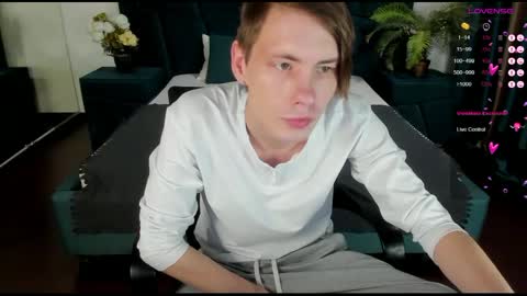 Snapshot of only_eric chatting on February 18, 6:28 pm Erick  online show from February 18, 6:28 pm