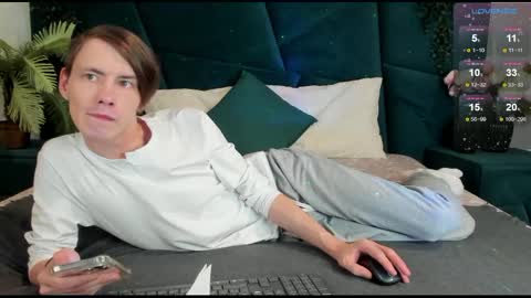 Snapshot of only_eric chatting on February 28, 9:44 pm Erick  online show from February 28, 9:44 pm