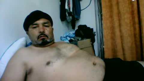 oscarjhe3512 online show from June 14, 2:24 am