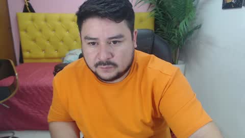 Snapshot of oso_gael chatting on February 8, 5:29 pm Bear Gael online show from February 8, 5:29 pm