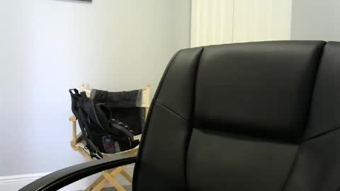 Ossi online show from December 3, 6:36 pm